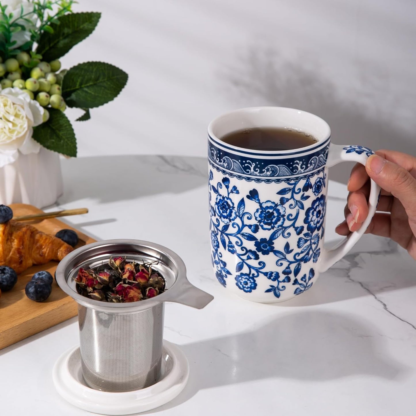 18oz Porcelain Tea Mug ｜ Blue & White Floral Design ｜ Stainless Steel Infuser & Porcelain Lid ｜ Elegant Cup for Home & Office