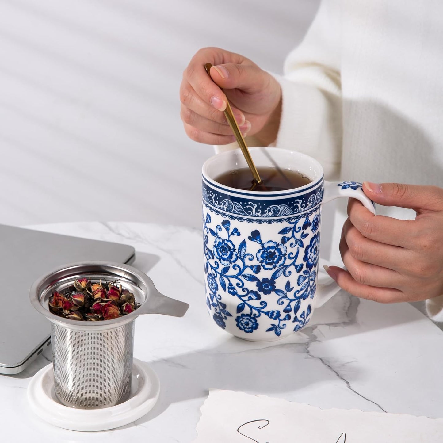 18oz Porcelain Tea Mug ｜ Blue & White Floral Design ｜ Stainless Steel Infuser & Porcelain Lid ｜ Elegant Cup for Home & Office